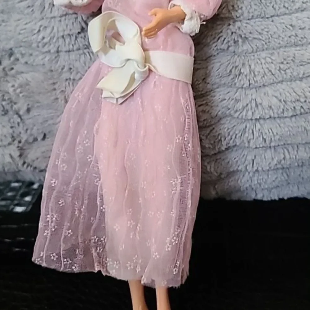 Vintage Mattel 1986 Barbie The Heart Family Mom Doll Brunette Pink Dress